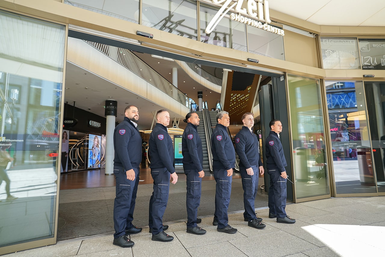 VSD Victory Sicherheitsdienste GmbH – Sicherheitsteam beim Eingangsschutz des MyZeil Shopping-Centers in Frankfurt am Main
